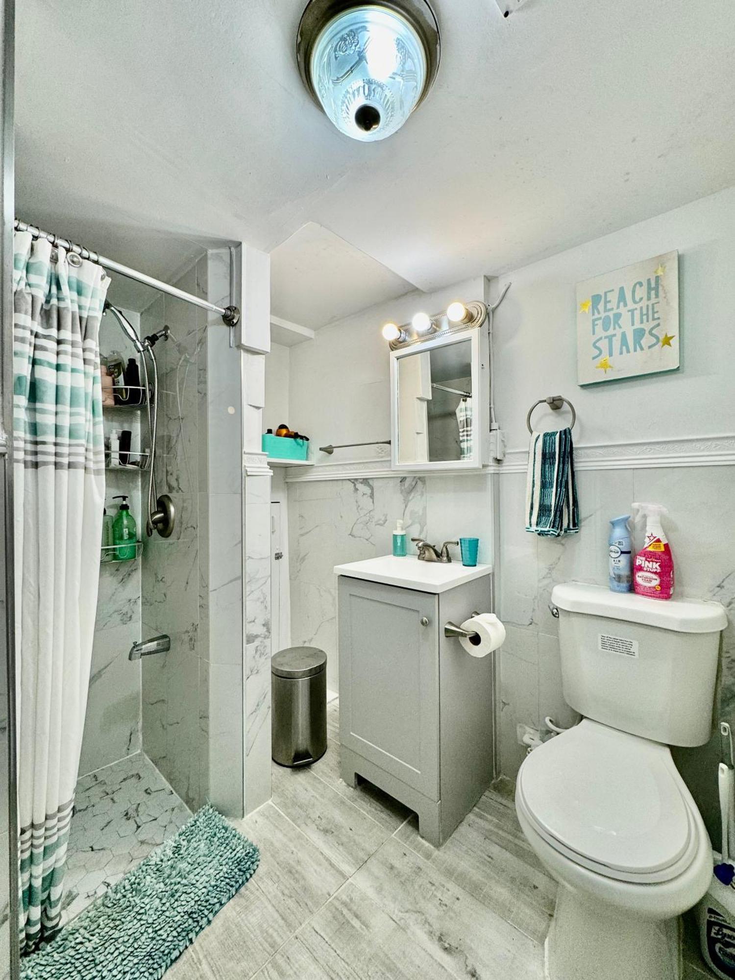 Tiny Private Room On The 1St Floor With Shared Bathroom Near Seatac Airport And Downtown Сиэтл Экстерьер фото