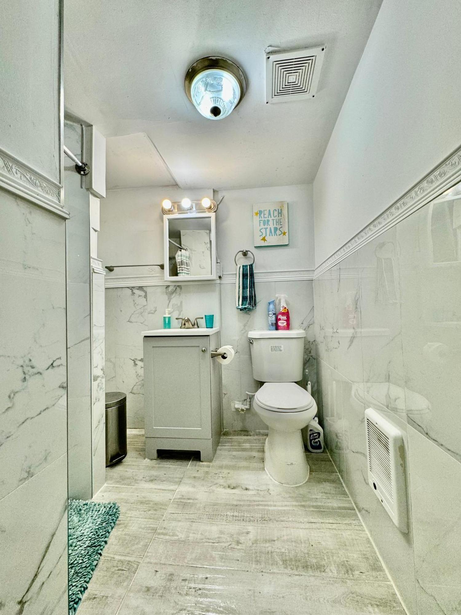 Tiny Private Room On The 1St Floor With Shared Bathroom Near Seatac Airport And Downtown Сиэтл Экстерьер фото