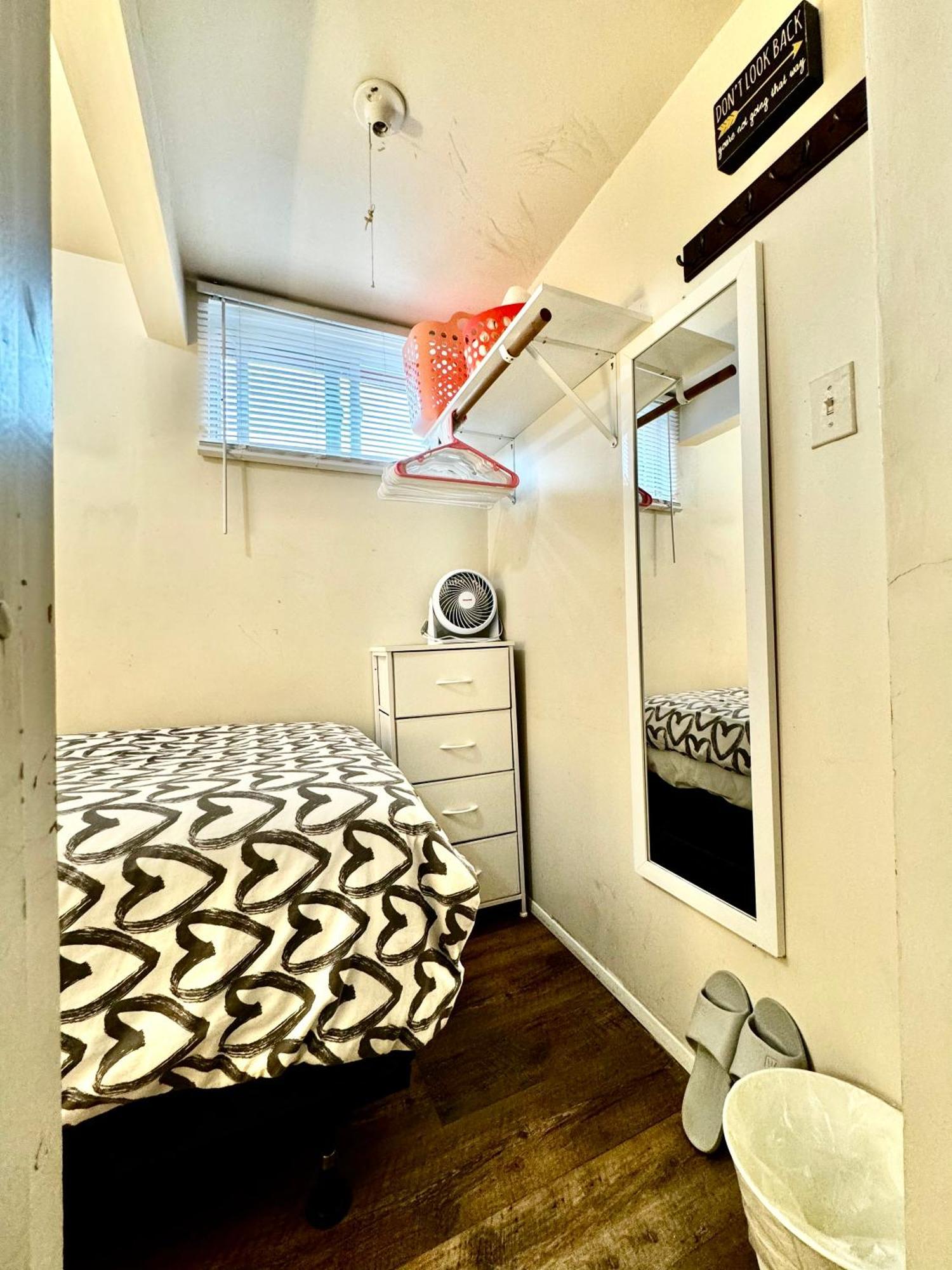 Tiny Private Room On The 1St Floor With Shared Bathroom Near Seatac Airport And Downtown Сиэтл Экстерьер фото