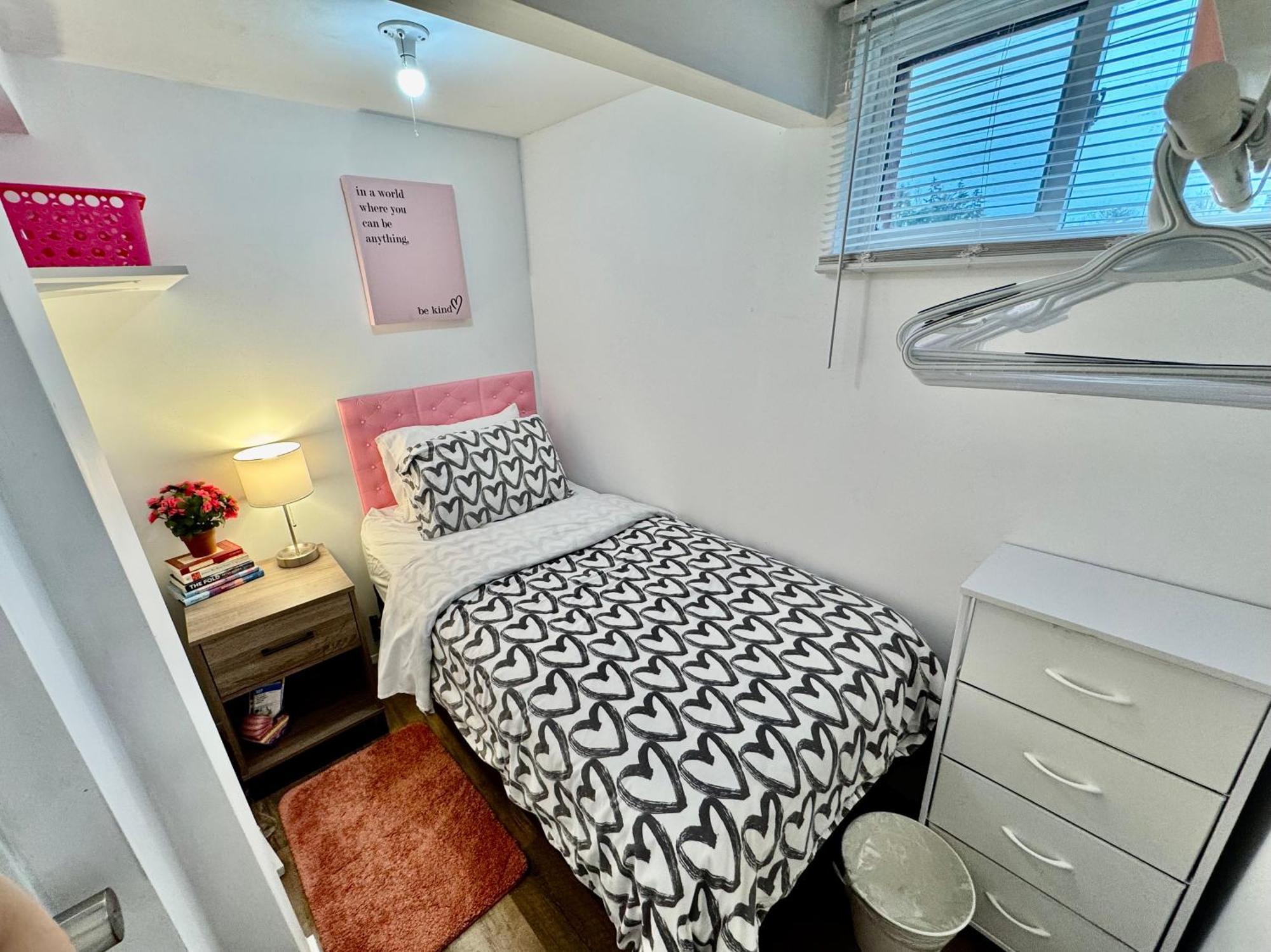 Tiny Private Room On The 1St Floor With Shared Bathroom Near Seatac Airport And Downtown Сиэтл Экстерьер фото
