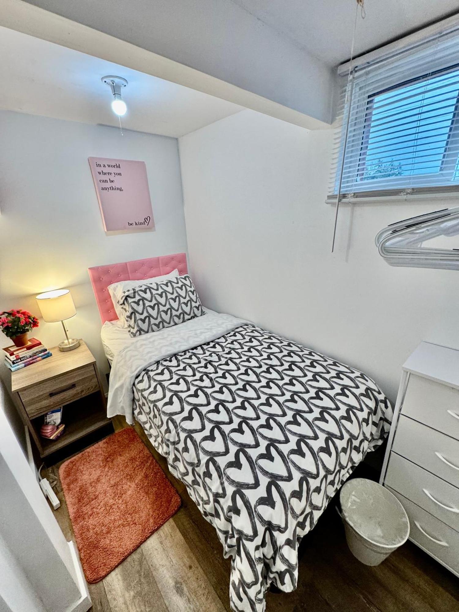 Tiny Private Room On The 1St Floor With Shared Bathroom Near Seatac Airport And Downtown Сиэтл Экстерьер фото